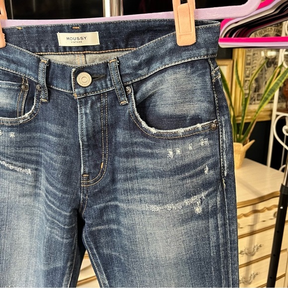 Moussy Vintage Howa Distressed Selvedge Jeans - Picture 9 of 16